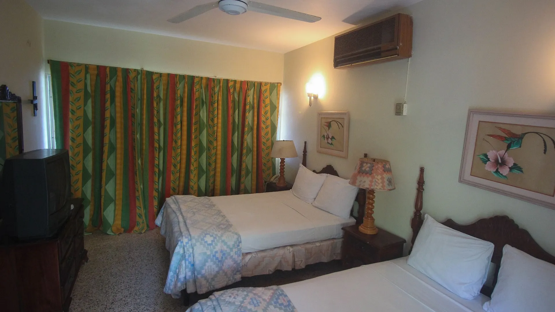Sahara Hostel Montego Bay